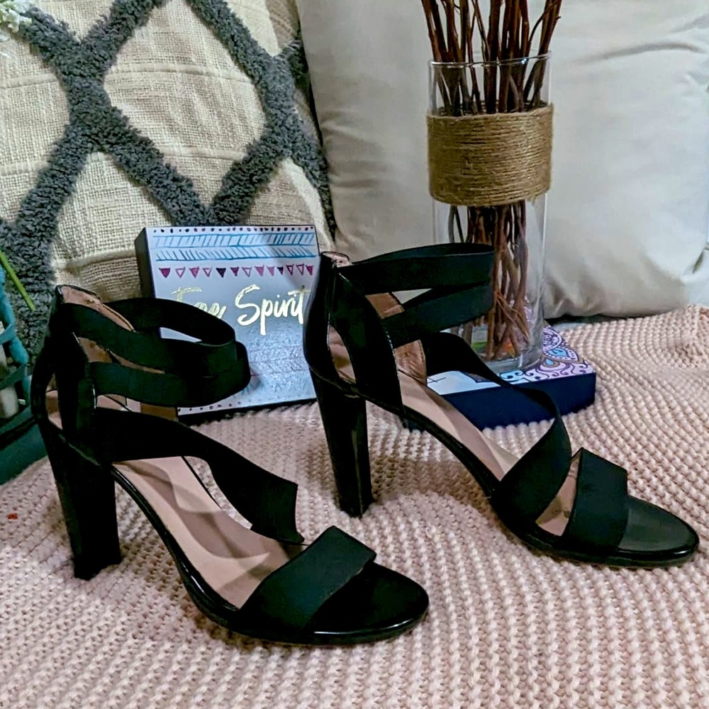 Stuart Weitzman Patent Leather Sandals
Black